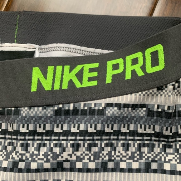 NIKE PRO Dri Fit Leggings Women's Medium Compression Fit Printed - Picture 3 of 5